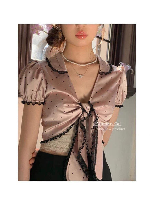 Mummy Cat [Black Soufflé] Heavy satin polka dot lace puff sleeve lace-up top