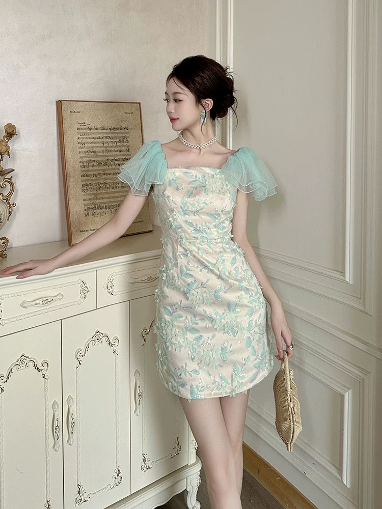French dress 2025 new women's summer sweet temperament square collar puff sleeve waist lace hip skirt high-end