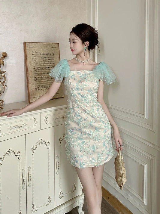 French dress 2025 new women's summer sweet temperament square collar puff sleeve waist lace hip skirt high-end