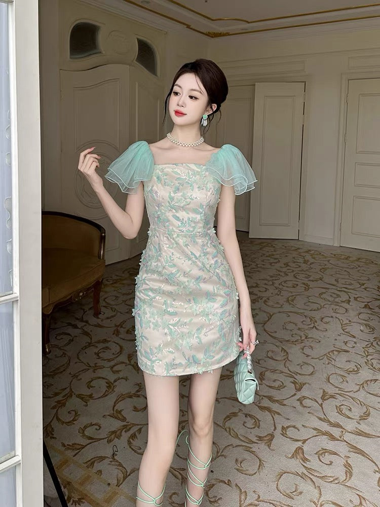 French dress 2025 new women's summer sweet temperament square collar puff sleeve waist lace hip skirt high-end