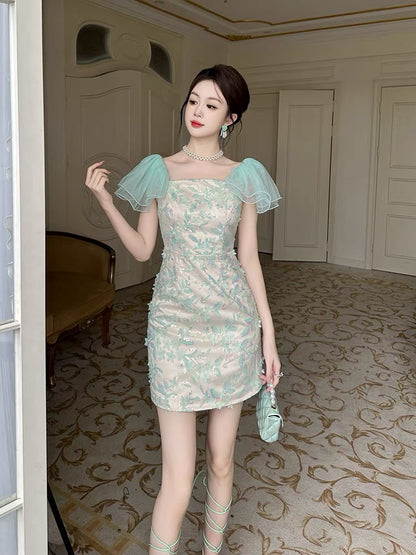 French dress 2025 new women's summer sweet temperament square collar puff sleeve waist lace hip skirt high-end