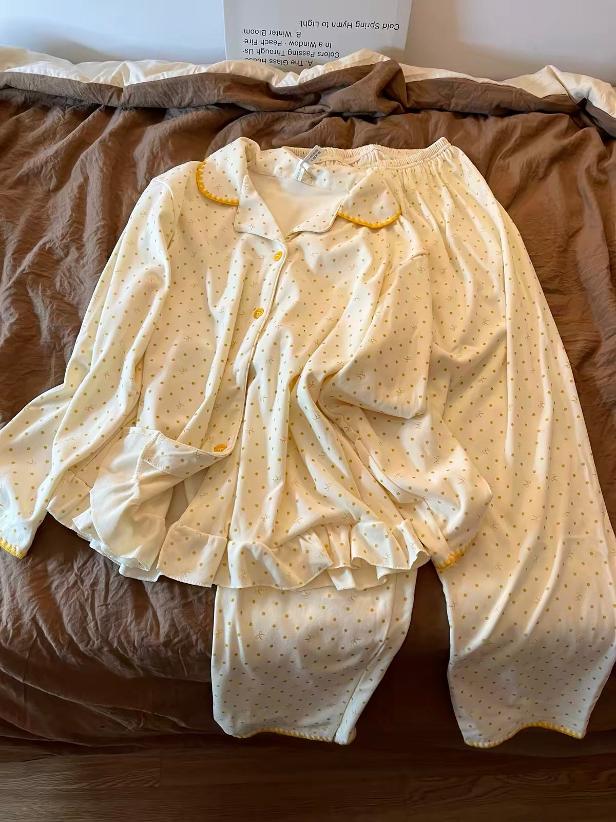 Korean-style sweet brushed thermal loungewear set for women—new autumn collection featuring long sleeves and trousers; suitable for wearing outdoors; available in plus sizes.