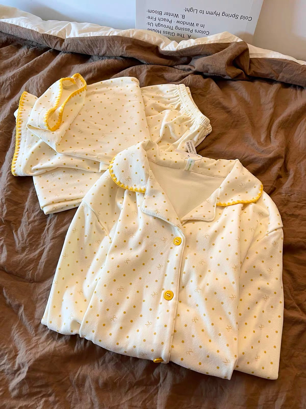 Korean-style sweet brushed thermal loungewear set for women—new autumn collection featuring long sleeves and trousers; suitable for wearing outdoors; available in plus sizes.
