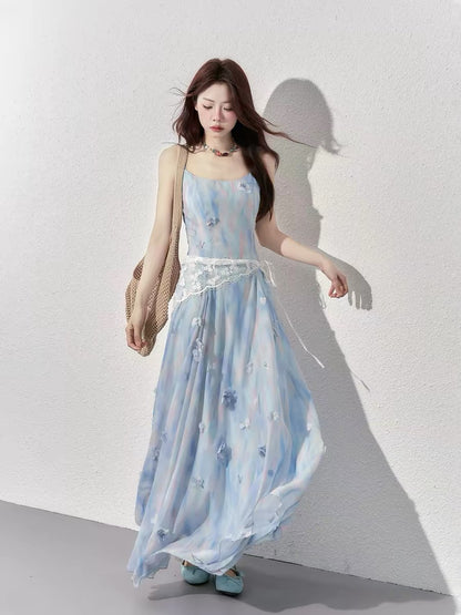 A small wild berry floral print sundress for women, summer 2025 new style, French dopamine temperament, waist-slimming dress.