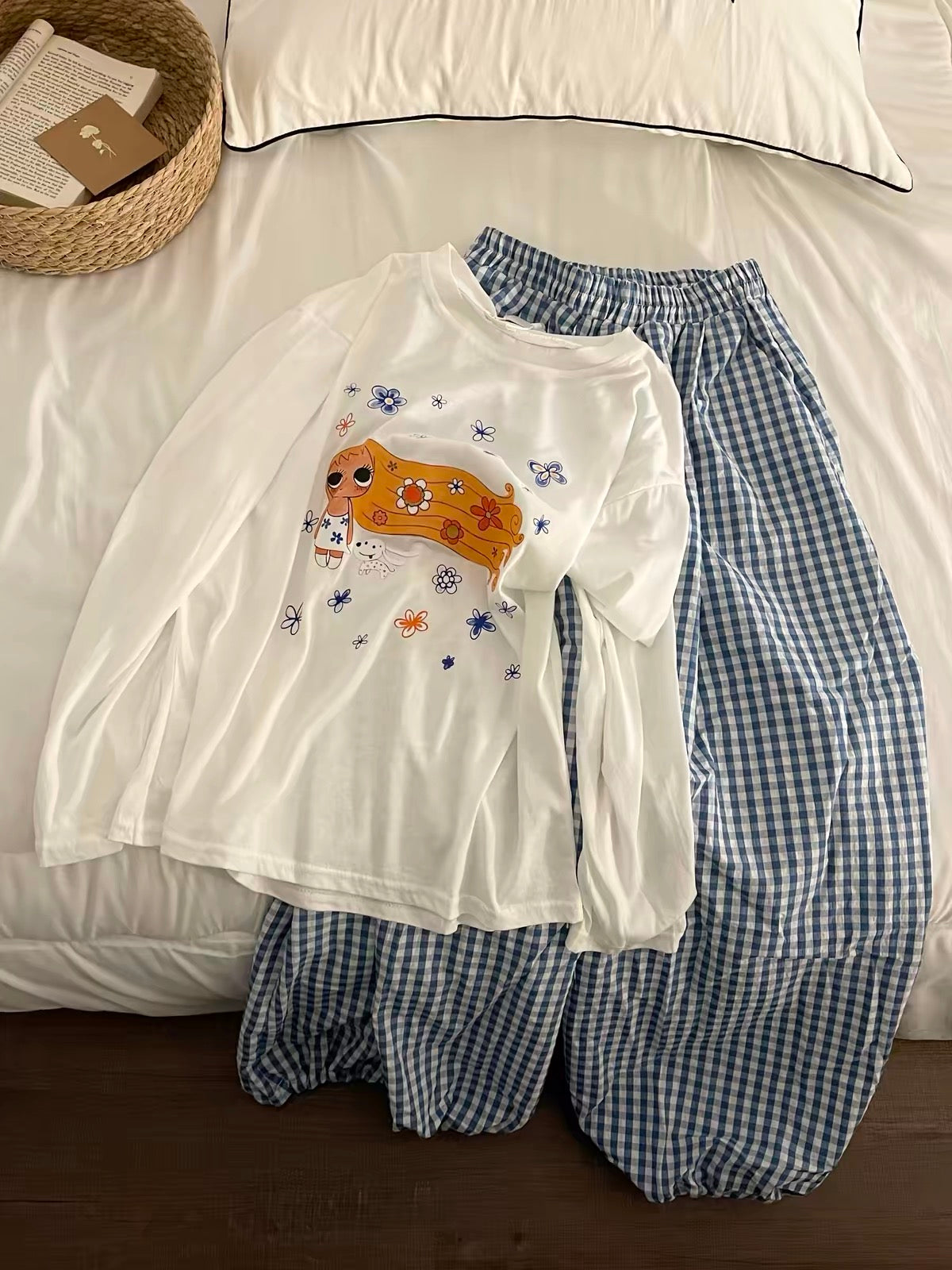 Women's Autumn Cartoon-Print Pajama Set (2026 Korean Style): Sweet, Youthful, and Suitable for Lounging or Casual Wear (Plaid Pants)