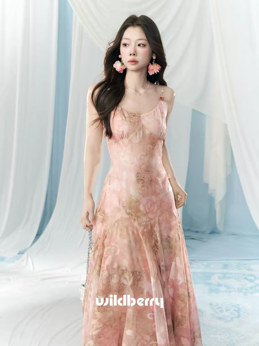 A Korean-style suspender dress with a small wild berry design, perfect for summer 2026, ideal for beach vacations. A super pretty long dress!