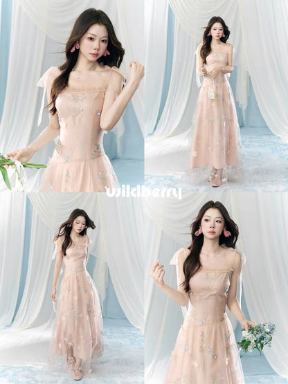 A pink embroidered halter dress with wild berries, a new summer style for women, featuring a sophisticated Korean design.