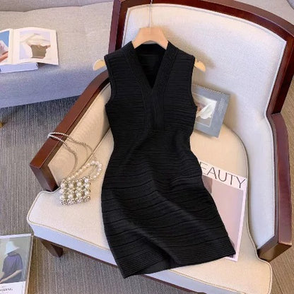 Waist slimming, gentle and beautiful skirt for women in summer, sweet and salty, small fragrance, slim fit v-neck knitted dress