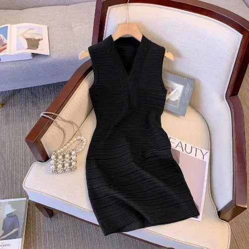 Waist slimming, gentle and beautiful skirt for women in summer, sweet and salty, small fragrance, slim fit v-neck knitted dress