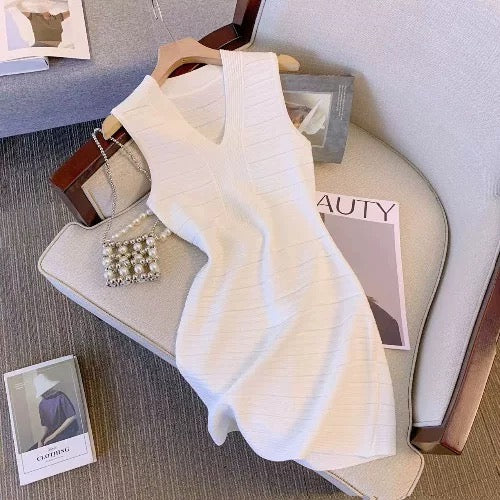 Waist slimming, gentle and beautiful skirt for women in summer, sweet and salty, small fragrance, slim fit v-neck knitted dress