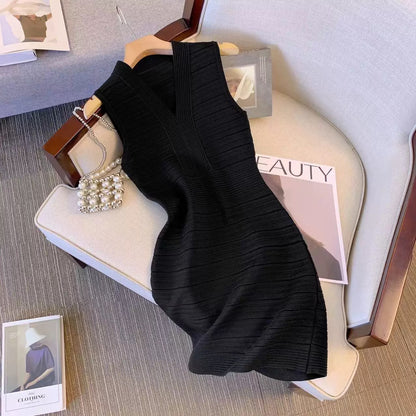 Waist slimming, gentle and beautiful skirt for women in summer, sweet and salty, small fragrance, slim fit v-neck knitted dress