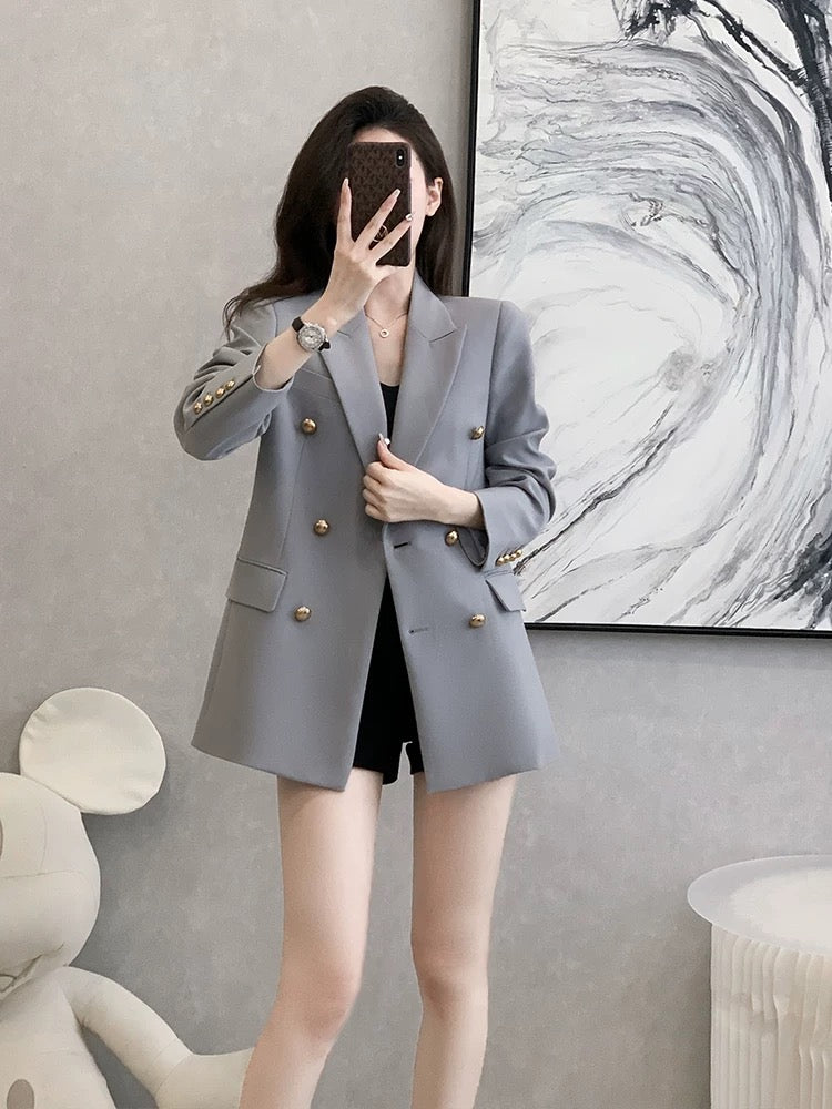 Autumn professional attire, elegant and sophisticated casual style, women's suit jacket, high-end and stylish, a street-style must-have.
