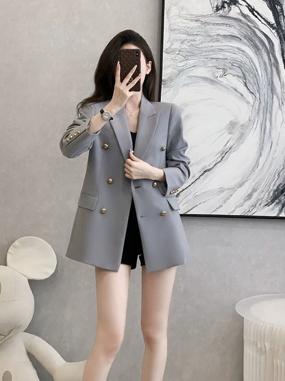 Autumn professional attire, elegant and sophisticated casual style, women's suit jacket, high-end and stylish, a street-style must-have.