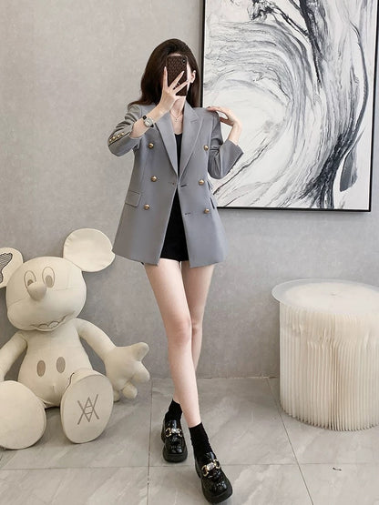 Autumn professional attire, elegant and sophisticated casual style, women's suit jacket, high-end and stylish, a street-style must-have.