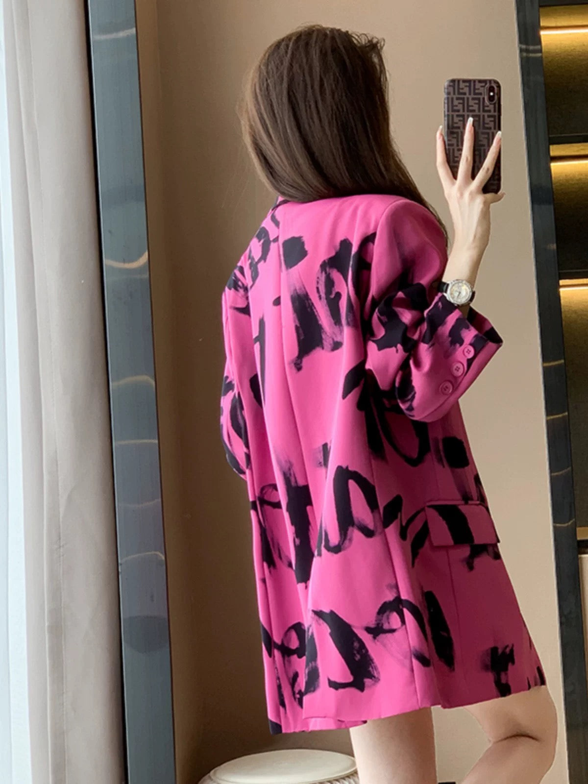 Trendy Women's Short Blazer with Hong Kong Style, High-End Casual Fashion, Letter Print, Long Sleeve Jacket