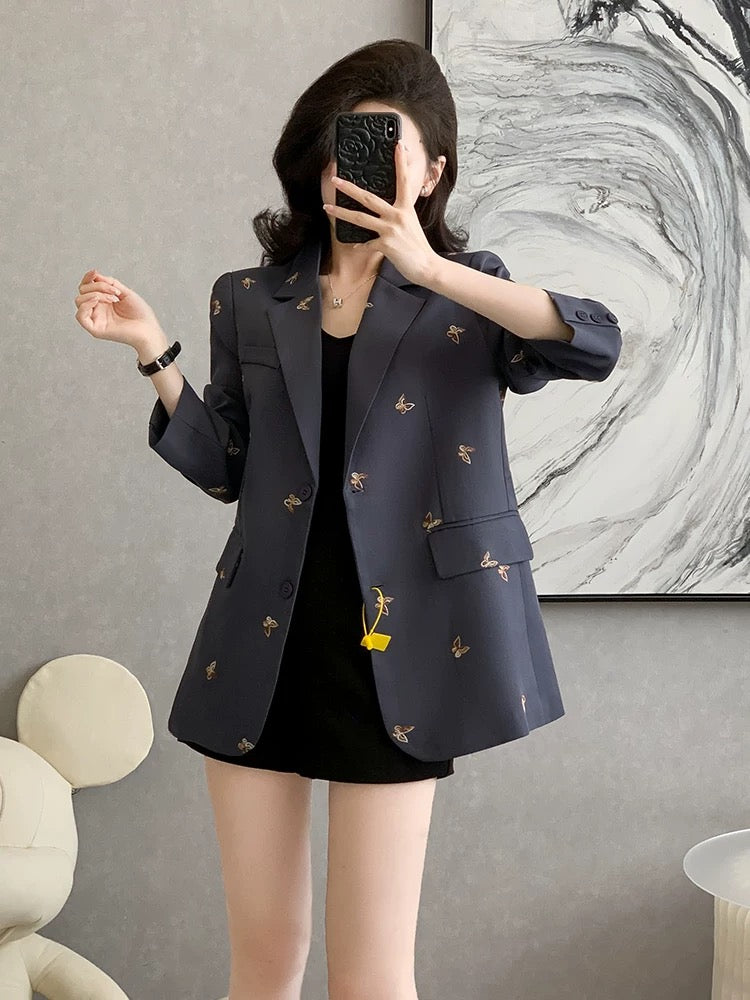2025 Autumn Long-Sleeved Fashionable Professional Suit Jacket for Women, Elegant Loose Fit, Light Professional Style, Casual and High-End.