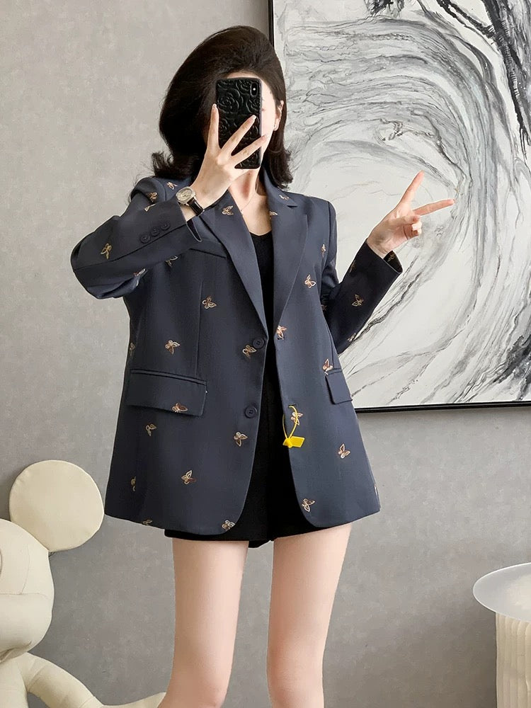 2025 Autumn Long-Sleeved Fashionable Professional Suit Jacket for Women, Elegant Loose Fit, Light Professional Style, Casual and High-End.