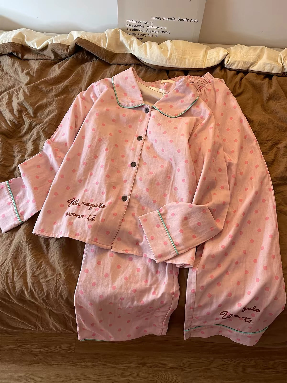 Women's Korean-style pink polka-dot long-sleeved pajama set—suitable for lounging or casual outings—featuring long pants; new for Autumn 2026.