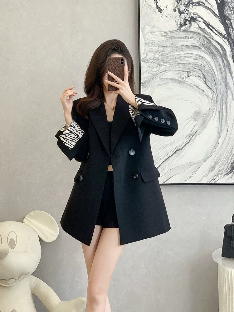 Korean-style casual blazer for women, with a unique design, strong presence, and a high-end feel that will turn heads.