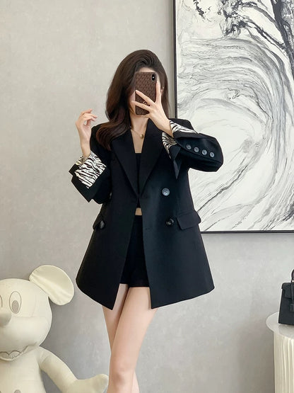 Korean-style casual blazer for women, with a unique design, strong presence, and a high-end feel that will turn heads.