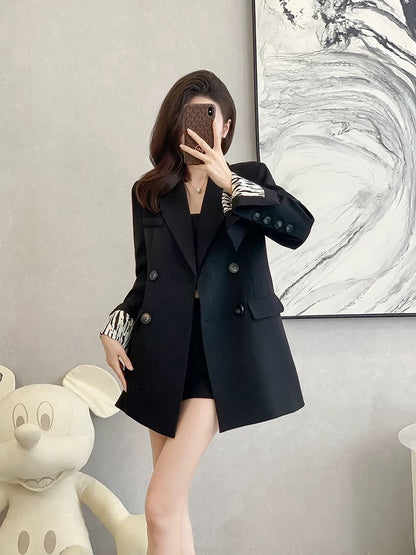 Korean-style casual blazer for women, with a unique design, strong presence, and a high-end feel that will turn heads.