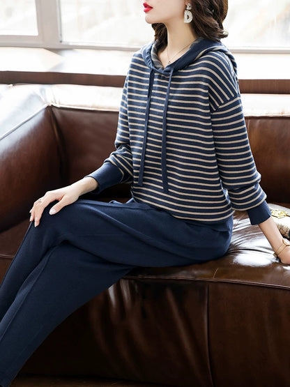 Mom's autumn style temperament knitted suit fashionable 2024 new middle-aged and elderly women's fashion striped sportswear sweatshirt