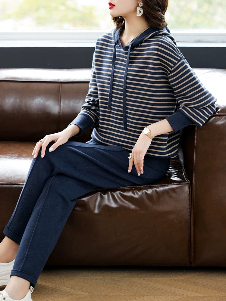 Mom's autumn style temperament knitted suit fashionable 2024 new middle-aged and elderly women's fashion striped sportswear sweatshirt
