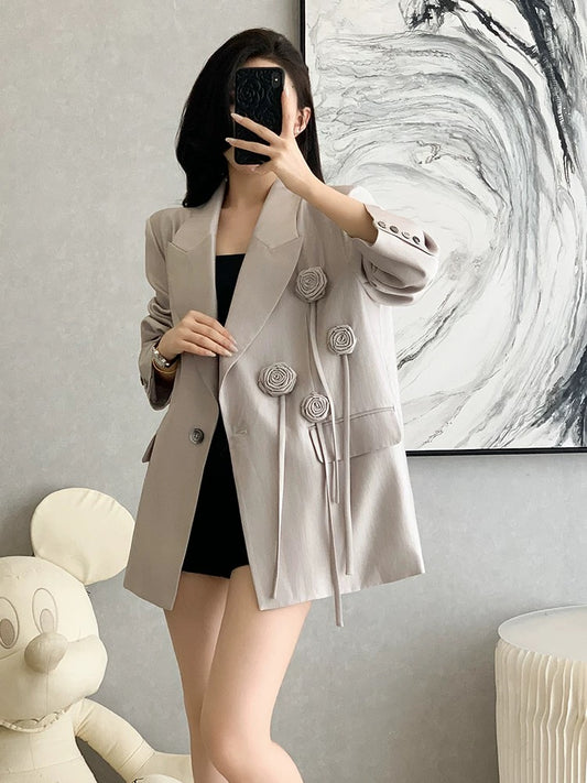 High-end casual women's blazer, 2025 autumn new style, light luxury three-dimensional floral design, professional blazer.