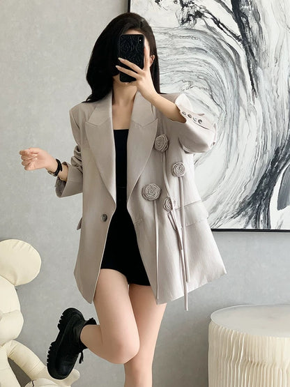 High-end casual women's blazer, 2025 autumn new style, light luxury three-dimensional floral design, professional blazer.