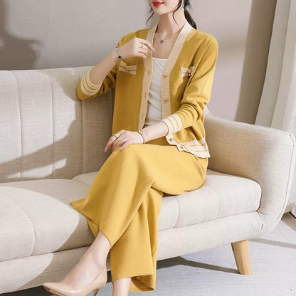 Young mother's small fragrance suit spring and autumn new middle-aged women's knitted sweater top two-piece set fashionable age reduction