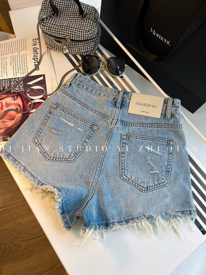 Women's denim shorts with frayed edges, perfect for summer, high-waisted, slimming, A-line, loose fit, trendy and stylish, makes legs look longer.