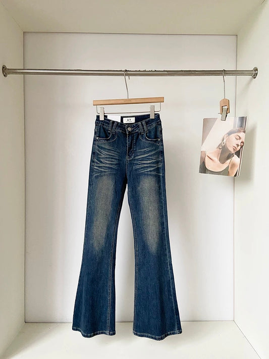 Washed blue high-waisted, hip-lifting, slimming denim wide-leg pants, new autumn 2025 style, Korean style, versatile straight leg trousers.