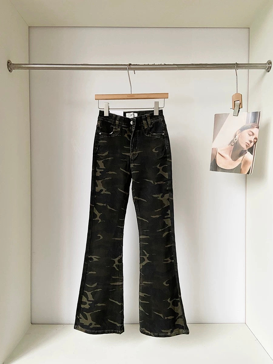 Washed blue high-waisted, hip-lifting, slimming denim wide-leg pants, new autumn 2025 style, Korean style, versatile straight leg trousers.