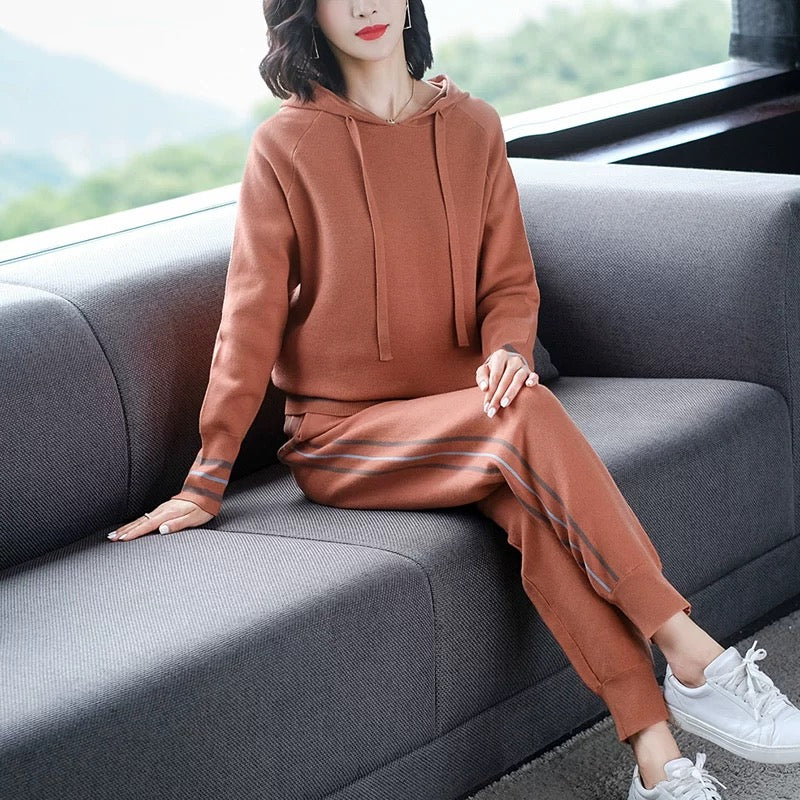 Mom casual sweatshirt suit for women in autumn, loose and slim, middle-aged and elderly women's hooded sportswear two-piece suit