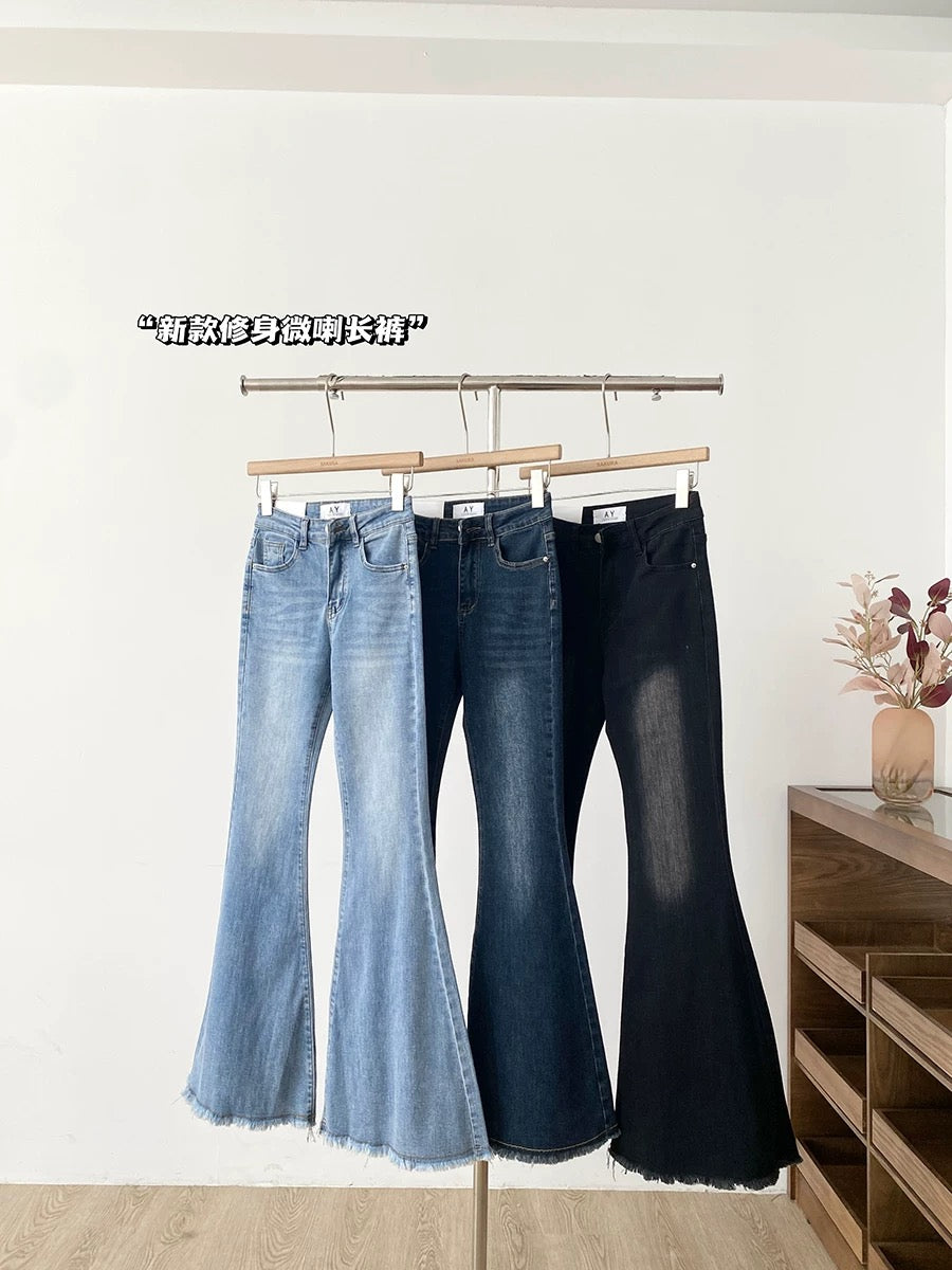 Women's high-waisted flared jeans with frayed hem, new autumn 2025 style, Korean style, versatile, slimming, hip-lifting, suitable for wearing outside.