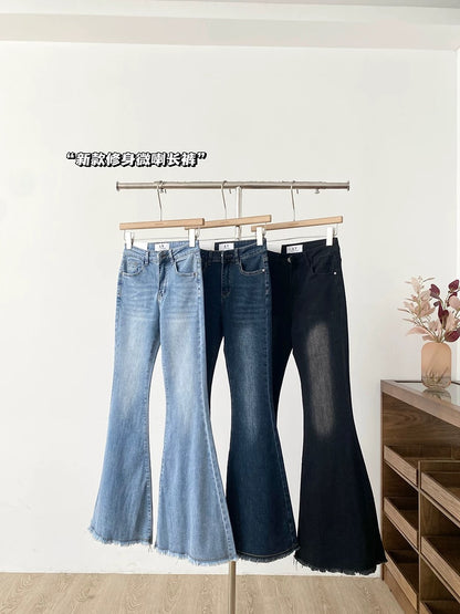 Women's high-waisted flared jeans with frayed hem, new autumn 2025 style, Korean style, versatile, slimming, hip-lifting, suitable for wearing outside.