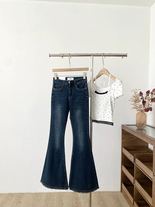 Women's high-waisted flared jeans with frayed hem, new autumn 2025 style, Korean style, versatile, slimming, hip-lifting, suitable for wearing outside.