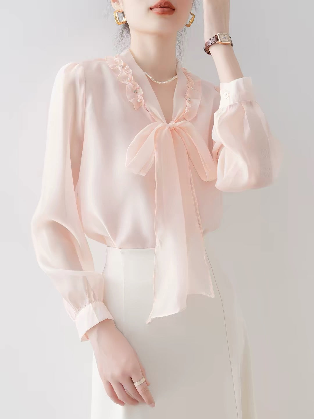 Women's French-style loose pink V-neck shirt (New for Autumn 2026): Long-sleeved blouse featuring a bow-tie design.