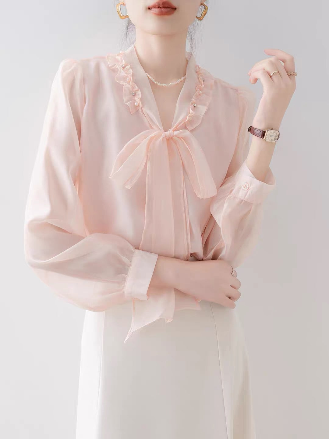Women's French-style loose pink V-neck shirt (New for Autumn 2026): Long-sleeved blouse featuring a bow-tie design.
