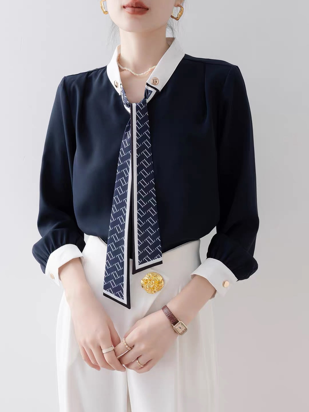 Women's French-style navy blue loose-fit shirt—a stylish, distinctive top for autumn, suitable for professional and office wear (2026 New Collection).