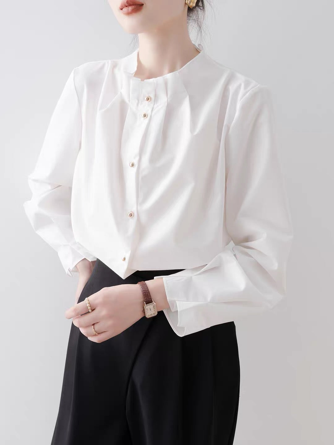 Women's White Shirt – 2026 New Autumn Collection: French-style loose-fit stand-collar shirt; a soft, sophisticated look perfect for the workplace.