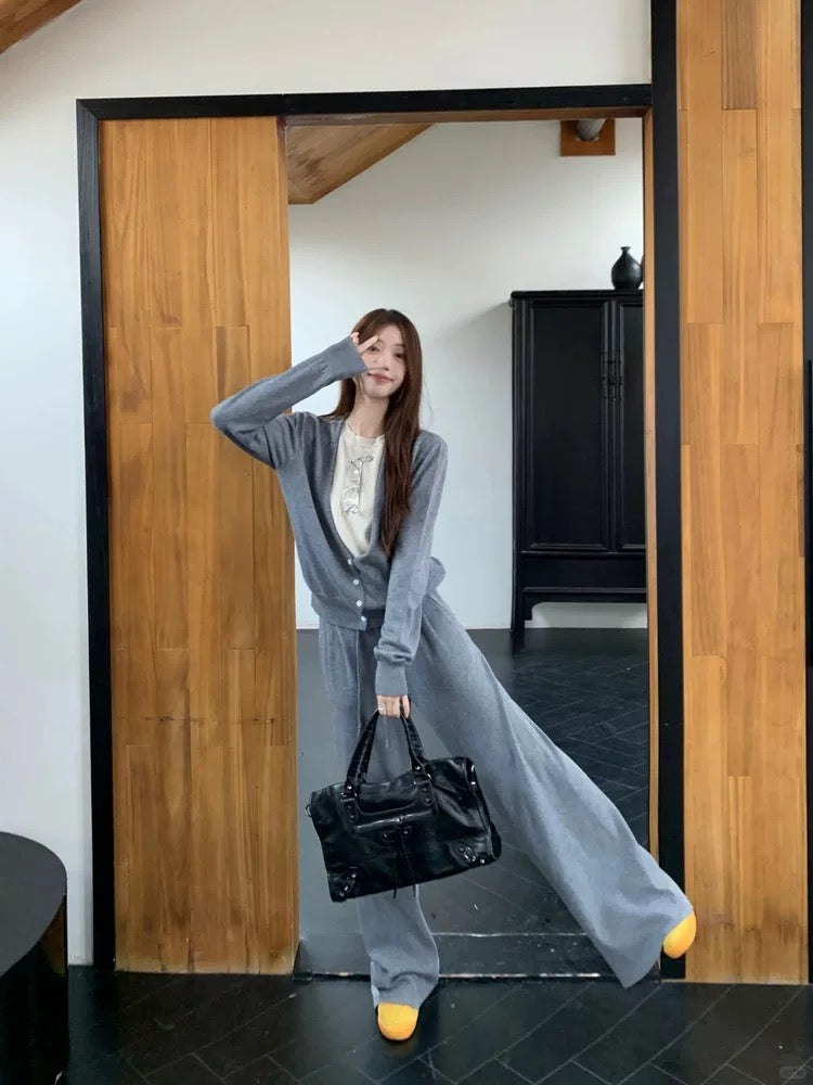 Korean style casual sportswear set, V-neck faux two-piece long-sleeved sweater for women, autumn 2025, high-waisted wide-leg pants two-piece set.
