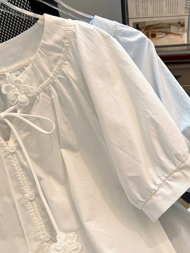 Design sense three-dimensional flower short-sleeved shirt women's summer 2025 new French lace loose niche chic top