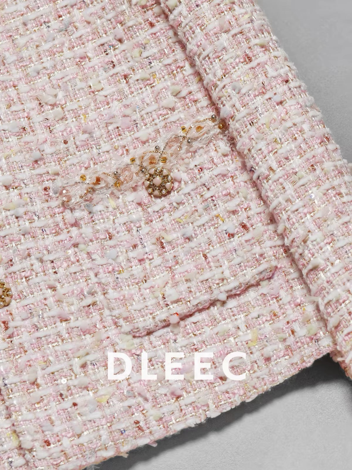 DLEEC "Old Money" Style Pink Tweed Jacket with Mother-of-Pearl Buttons – A Chic, Minimalist Round-Neck Piece