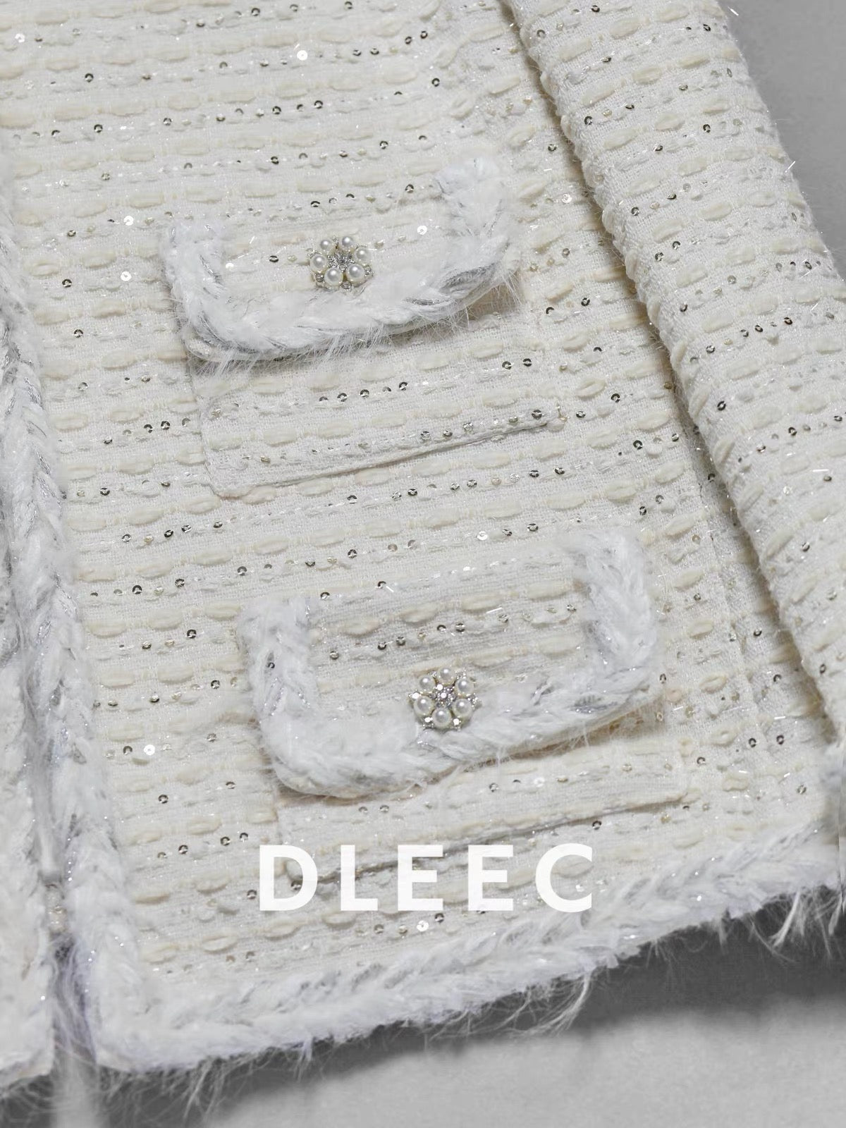 DLEEC High-End Quality! Exquisite sequined tweed jacket featuring a "l-style" aesthetic, distinctive folded cuffs with feathered edges, and a sophisticated silhouette.