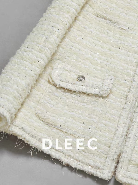 DLEEC High-End Luxury Wool-Blend Tweed Jacket – "-Style" Design featuring Sequined Weave, Angled Flap Pockets, and Mid-Length Silhouette.