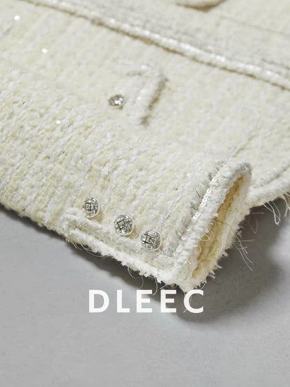 DLEEC High-End Luxury Wool-Blend Tweed Jacket – "-Style" Design featuring Sequined Weave, Angled Flap Pockets, and Mid-Length Silhouette.