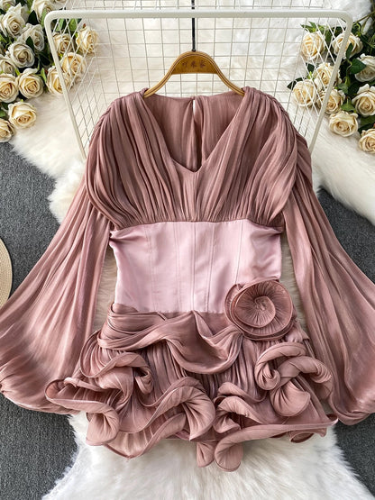 High-end European and American style heavy-duty flowing tulle V-neck dress for women, niche style waist-cinching slimming puffy ruffle short skirt