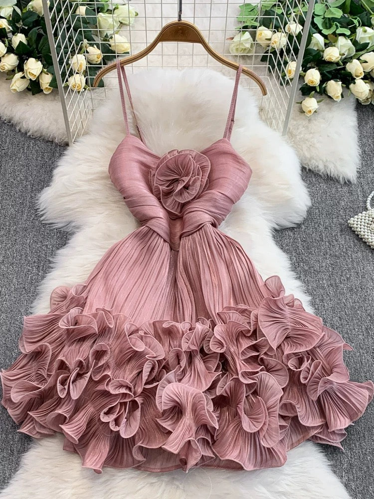 Sweet and trendy European and American style 3D ruffled halter dress for women, perfect for summer, slimming and flattering, with a flared princess silhouette.