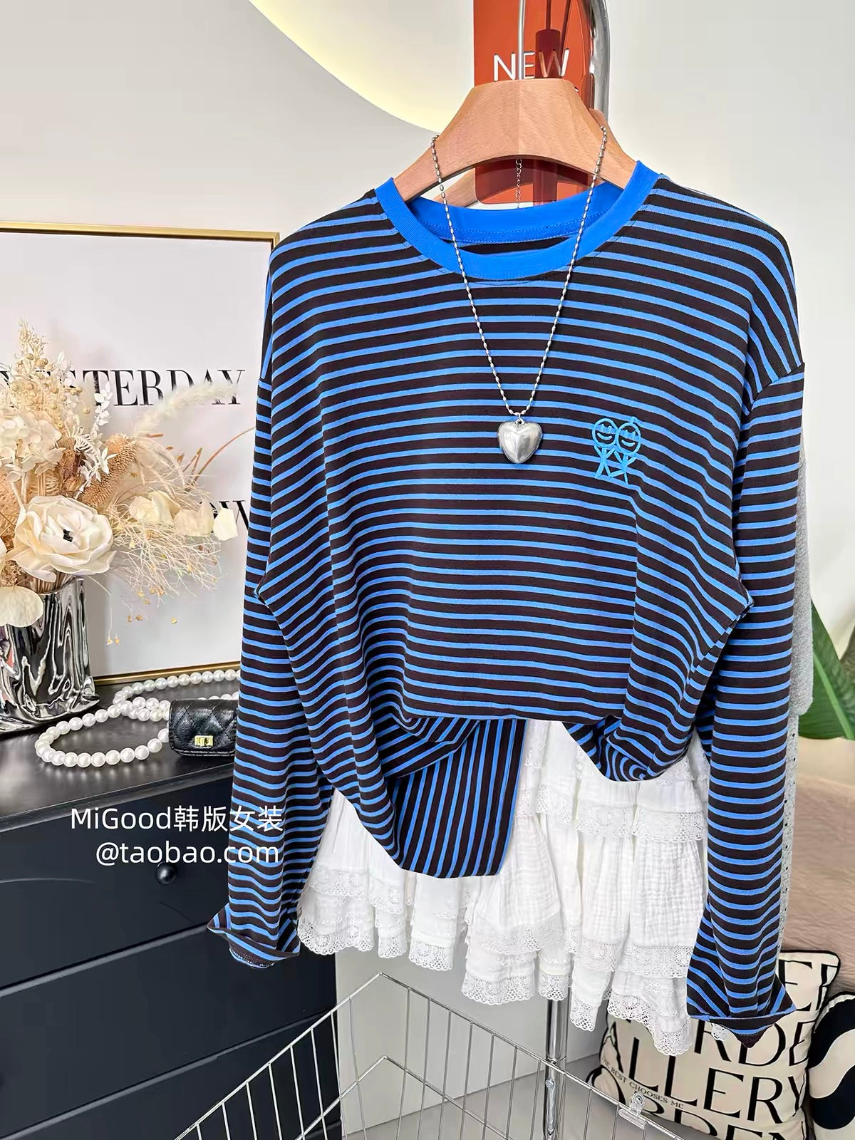 Autumn "Dopamine" Style: Trendy Korean-style loose-fit, slimming long-sleeve striped T-shirt for women, featuring versatile cartoon embroidery.